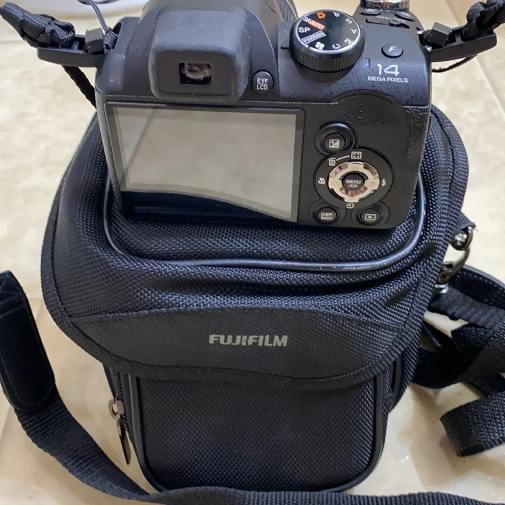 Fuji Finepix S 14MP (EUC)